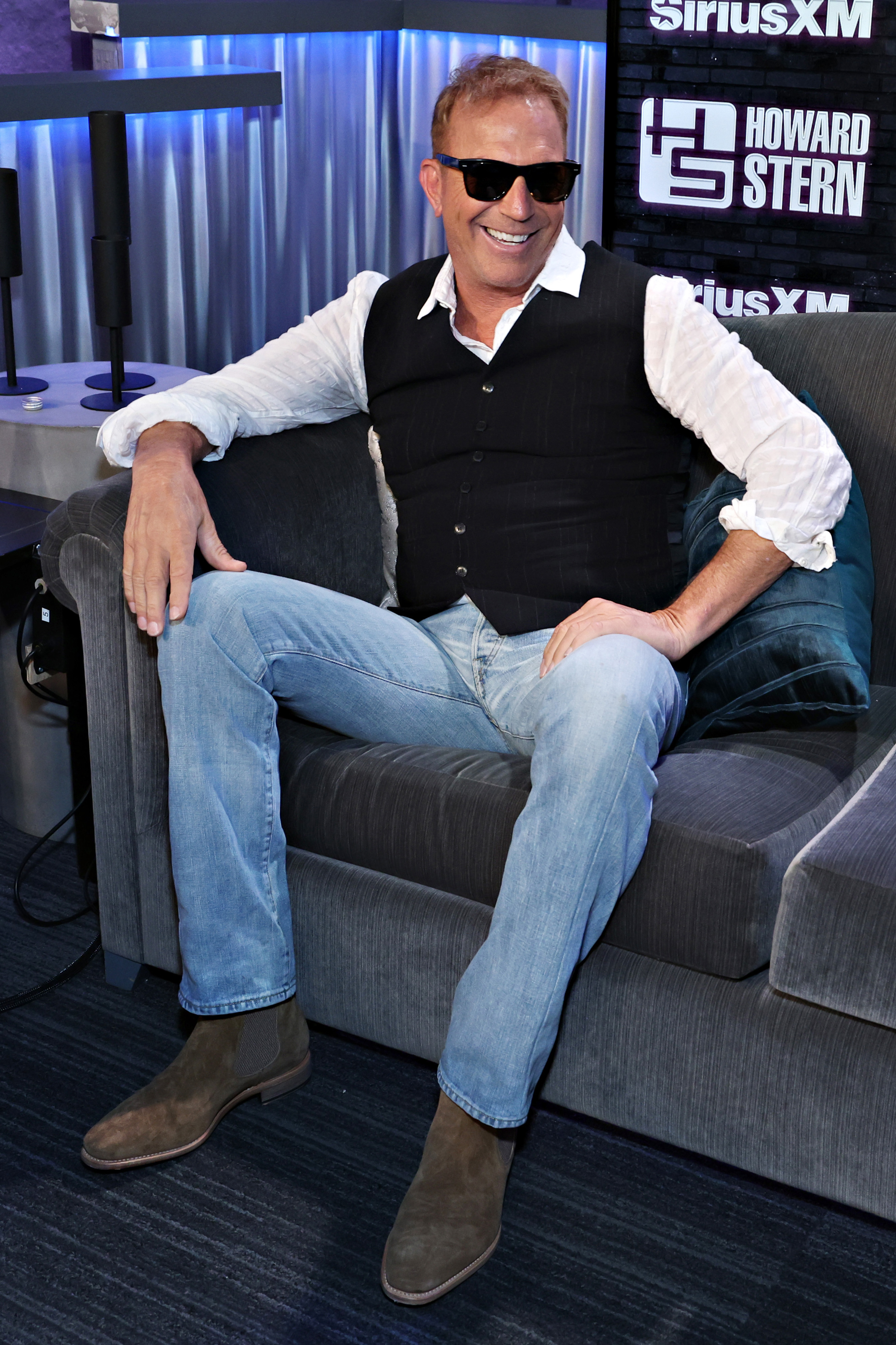 Kevin Costner besucht SiriusXM's "The Howard Stern Show" in den SiriusXM Studios in New York City, am 18. Juni 2024.  | Quelle: Getty Images