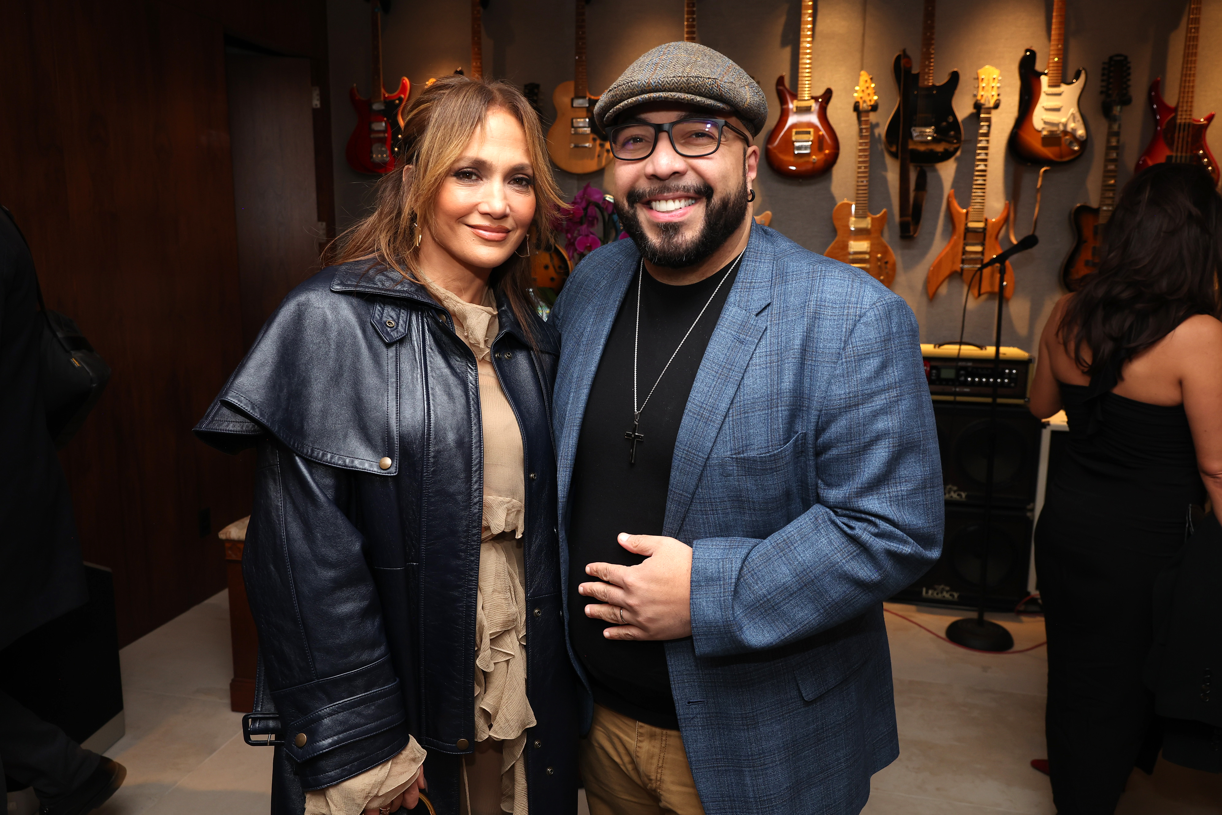 Jennifer Lopez und Clayton Davis am 15. November 2024, in Los Angeles, Kalifornien | Quelle: Getty Images