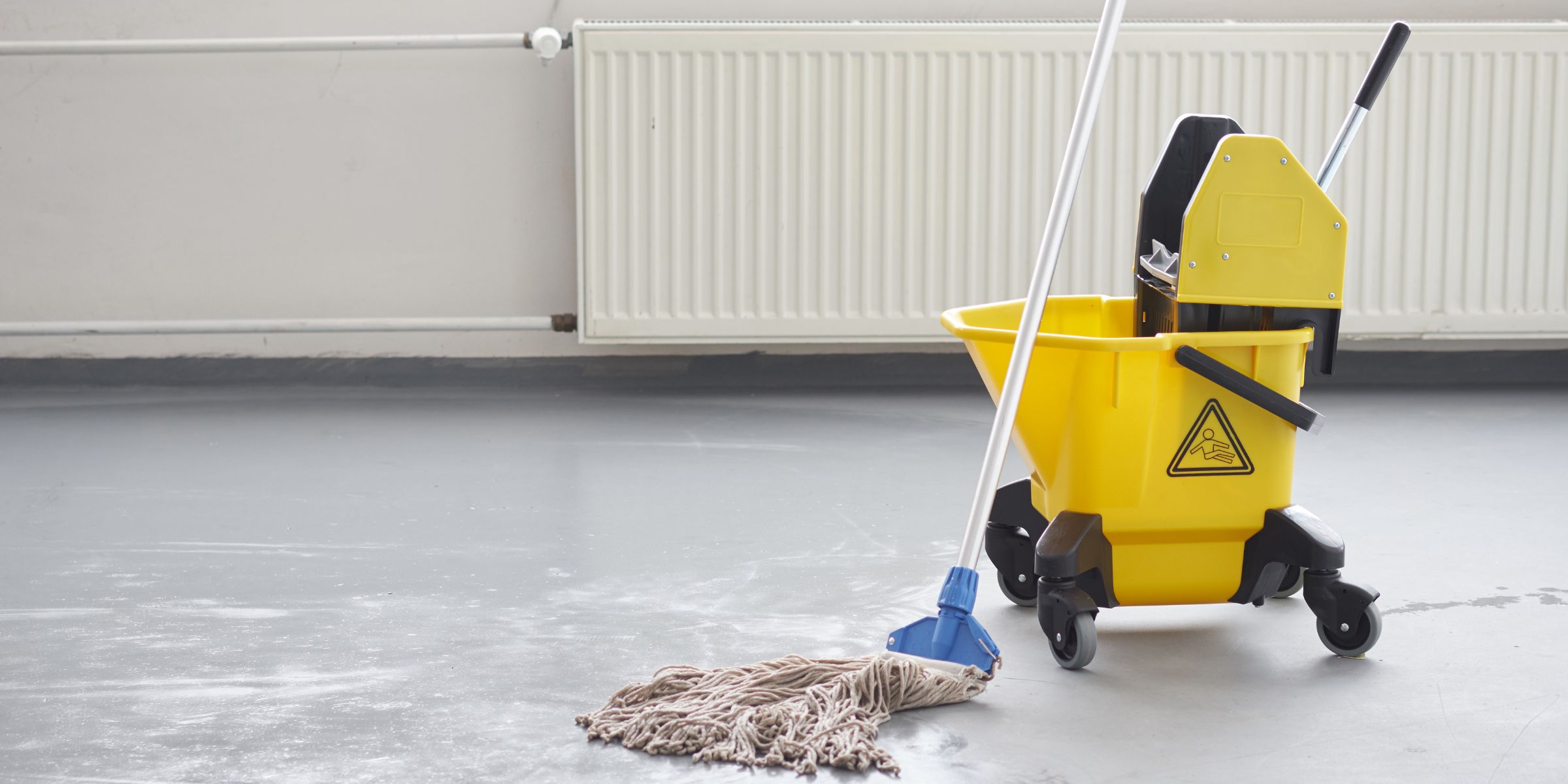 Mopp und Eimer | Quelle: Shutterstock