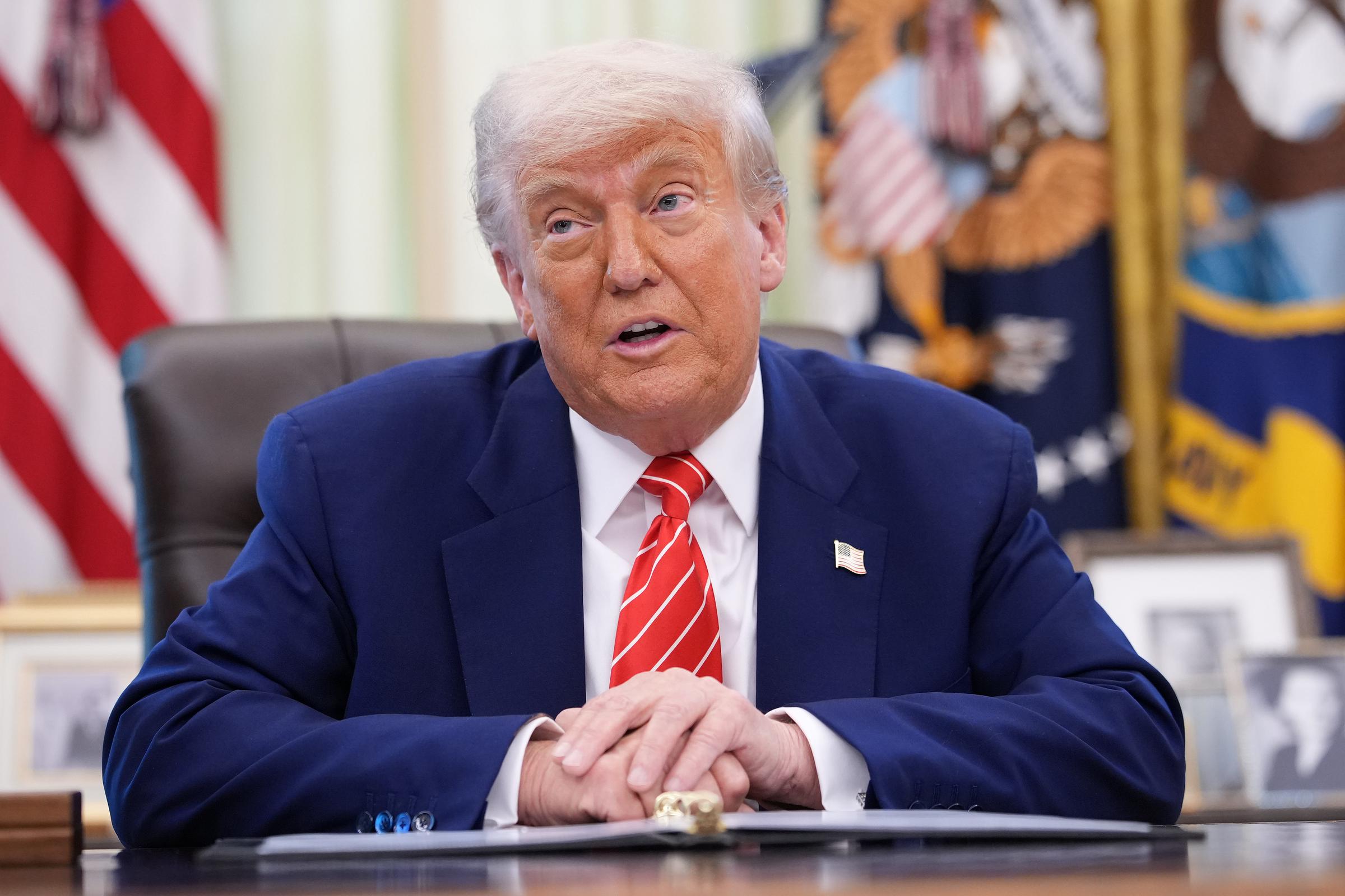 Donald Trump spricht zu Reportern im Oval Office des Weißen Hauses am 30. Mai 2025 in Washington, D.C. | Quelle: Getty Images