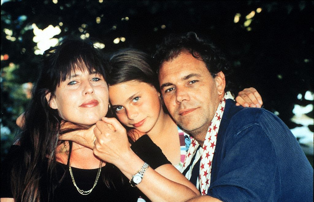 Christian Kohlund mit Ehefrau Elke Besst und Tochter Francesca Lulia, Griechenland, 1998 | Quelle: Getty Images
