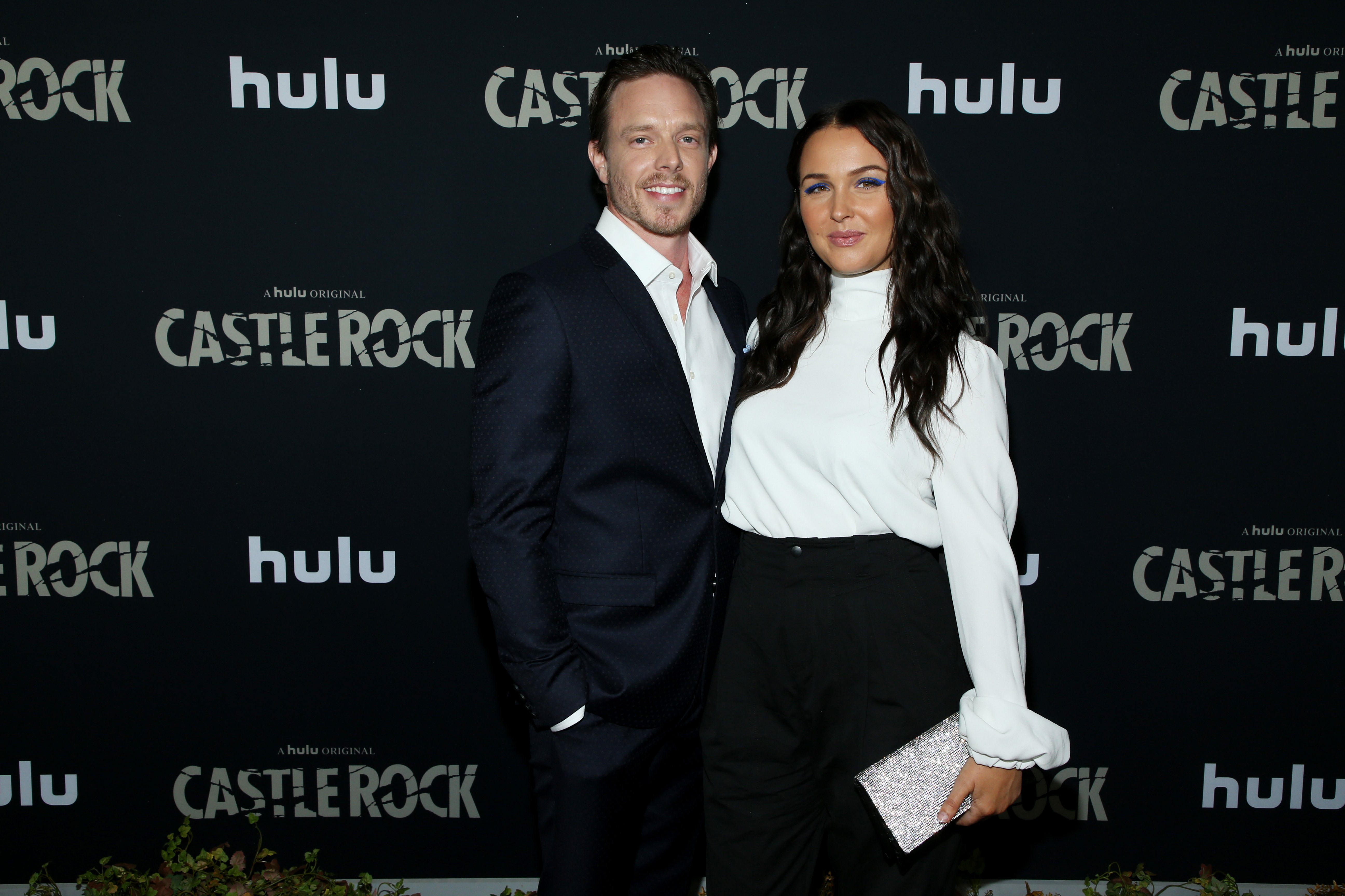 Matthew Alan und Camilla Luddington nehmen an der Premiere von Hulus "Castle Rock" Staffel 2 bei AMC Sunset 5 am 14. Oktober 2019 in Los Angeles, Kalifornien teil | Quelle: Getty Images