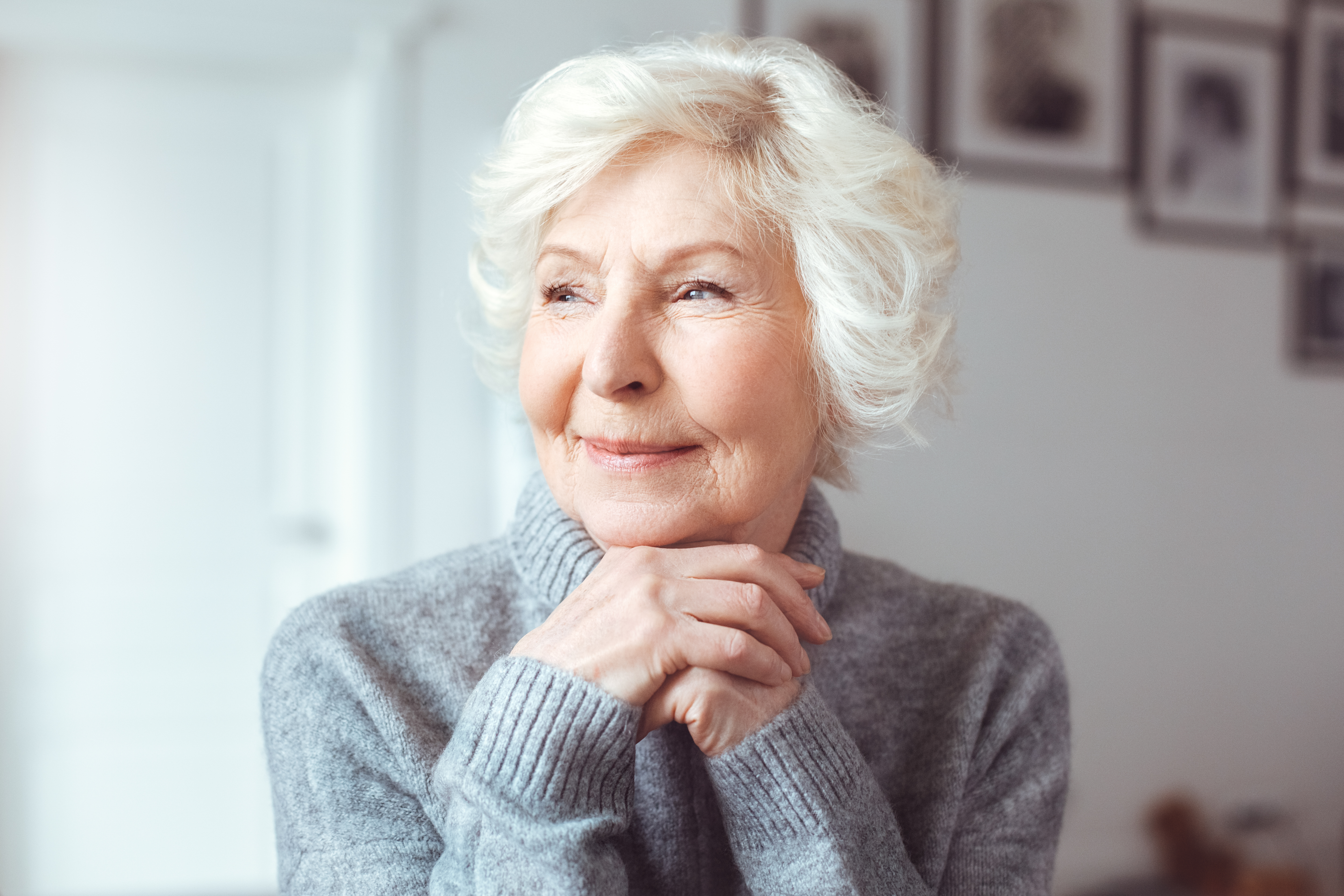 Eine ältere Frau | Quelle: Shutterstock