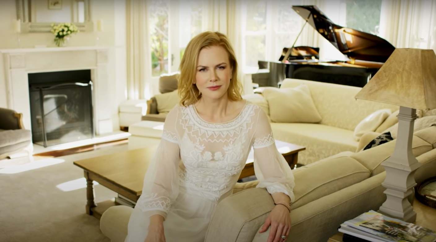 Nicole Kidman bei der Besichtigung ihres und Keith Urbans Farmhauses in Australien, gepostet am 20. Juli 2015 | Quelle: YouTube/Vogue