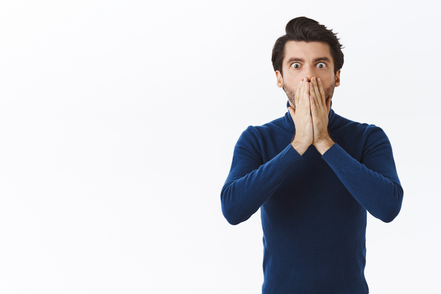 Ein aufgeschreckter Mann | Quelle: Freepik
