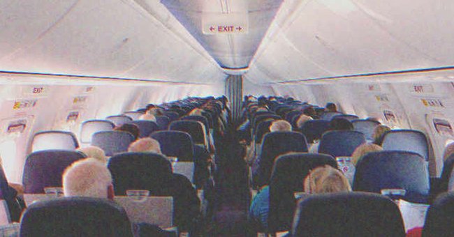 Ein Flugzeug voller Passagiere | Quelle: Shutterstock
