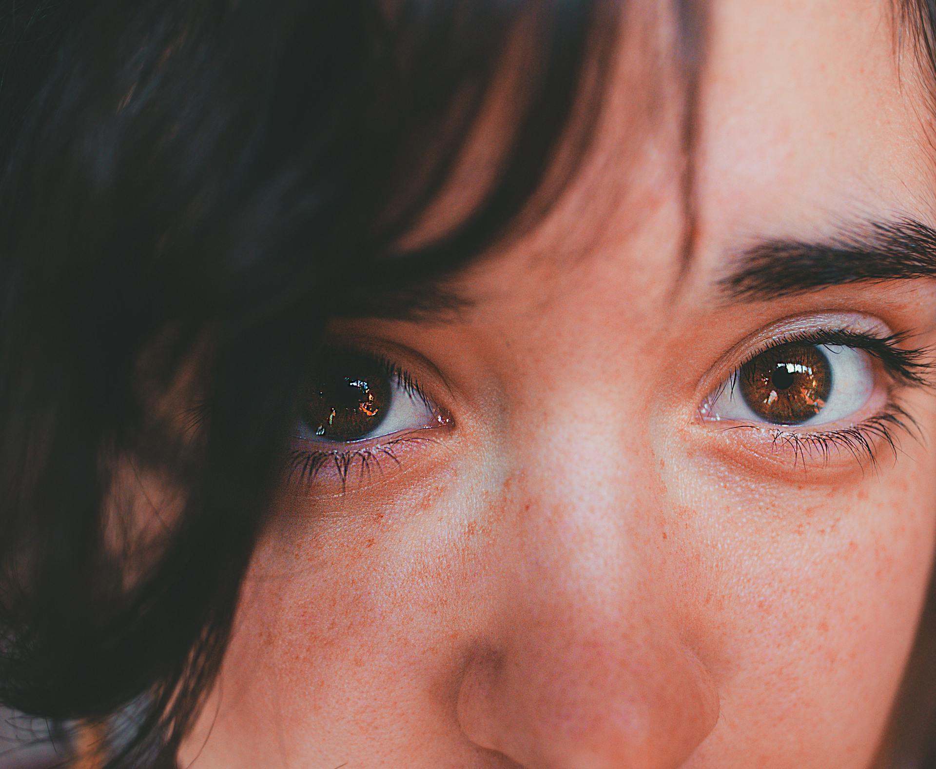 Eine fassungslose Frau | Quelle: Pexels