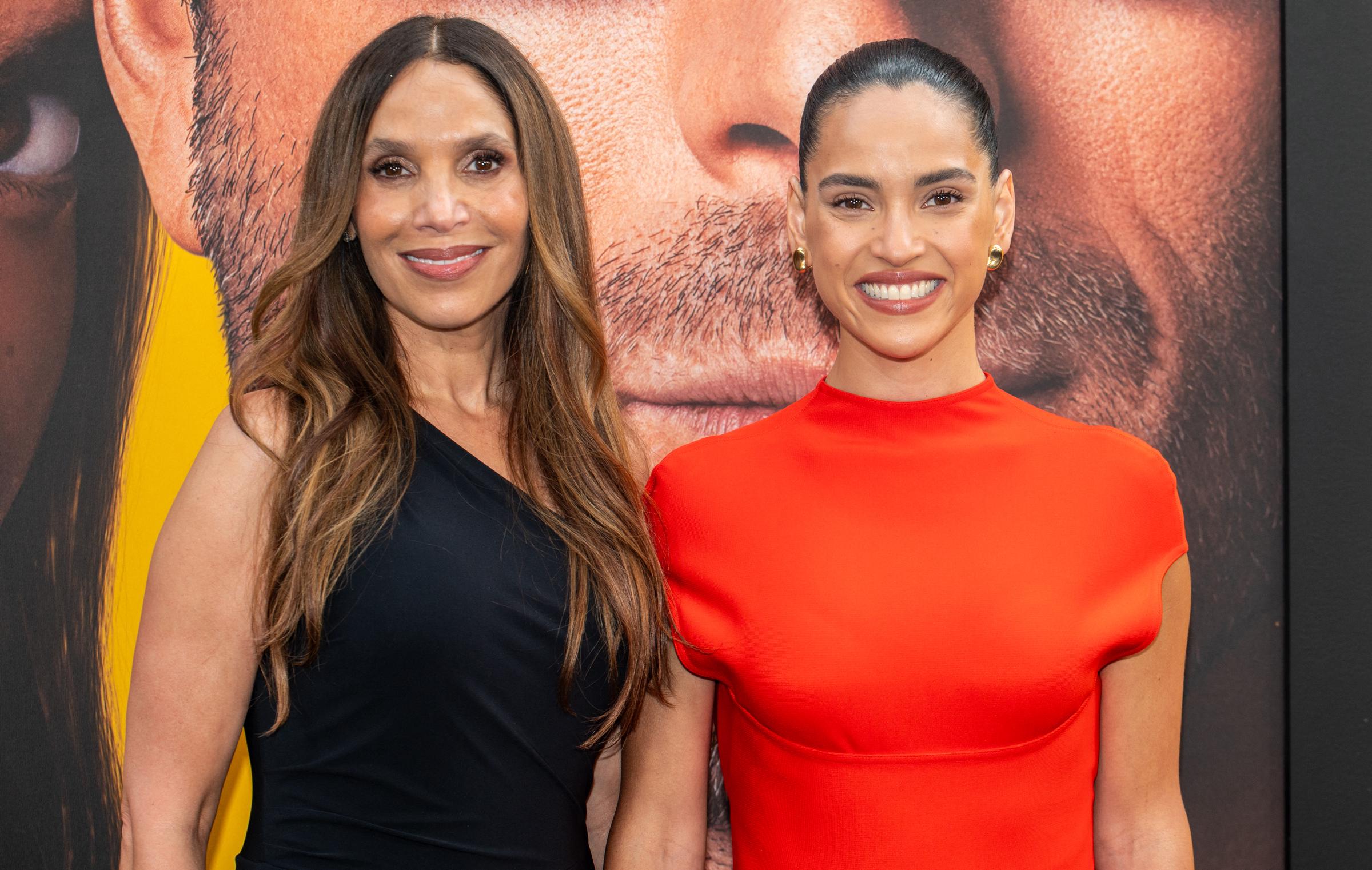 Leslie Torres und Adria Arjona bei der Sondervorführung von "Hitman" in Austin, Texas, am 15. Mai 2024. | Quelle: Getty Images