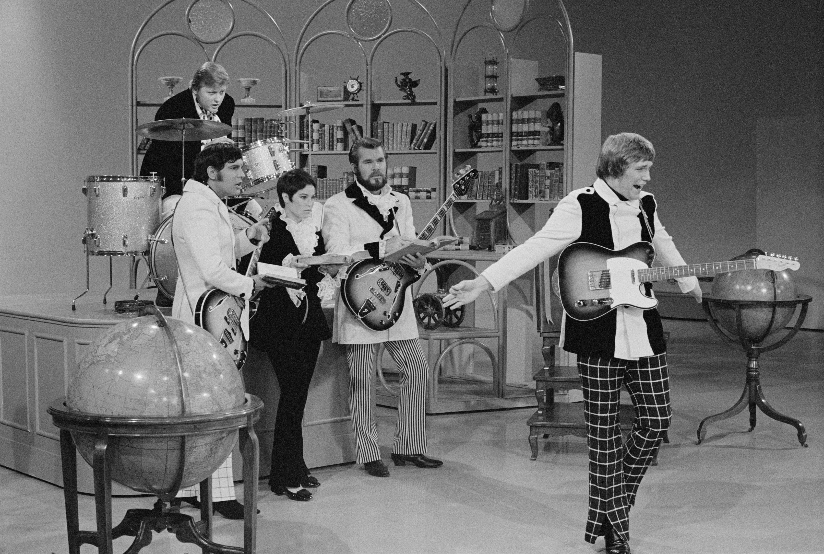 Der verstorbene Sänger und seine Band The First Edition traten am 29. September 1967 in der "The Smothers Brothers Comedy Hour" auf | Quelle: Getty Images