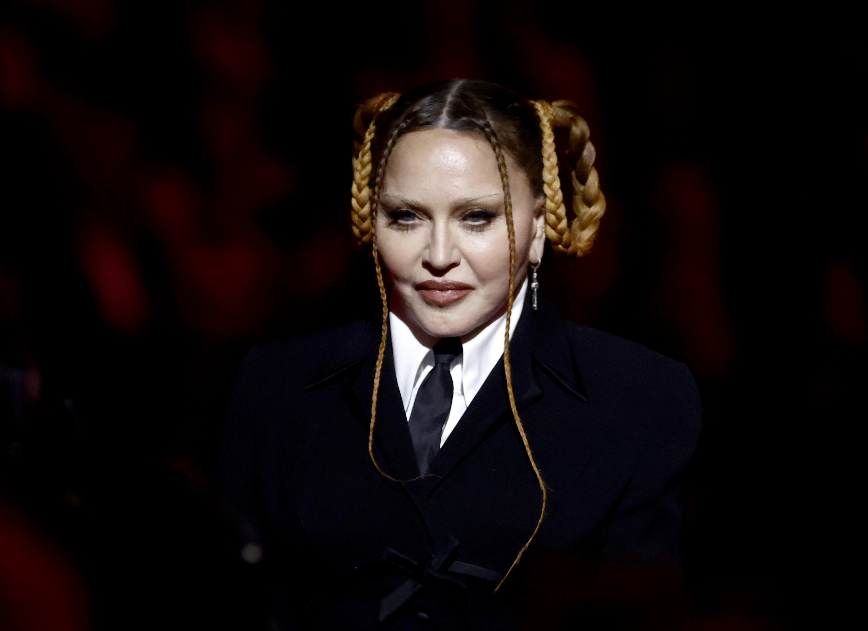 Madonna spricht auf der Bühne während der 65. GRAMMY Awards in der Crypto.com Arena in Los Angeles, Kalifornien am 5. Februar 2023. | Quelle: Getty Images