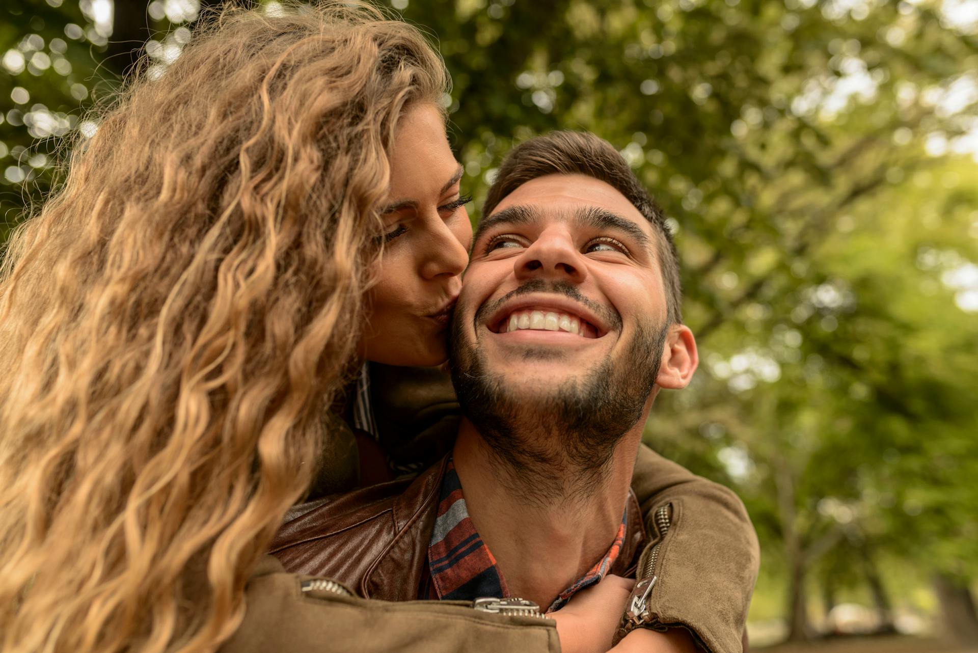 Ein glückliches Paar | Quelle: Pexels