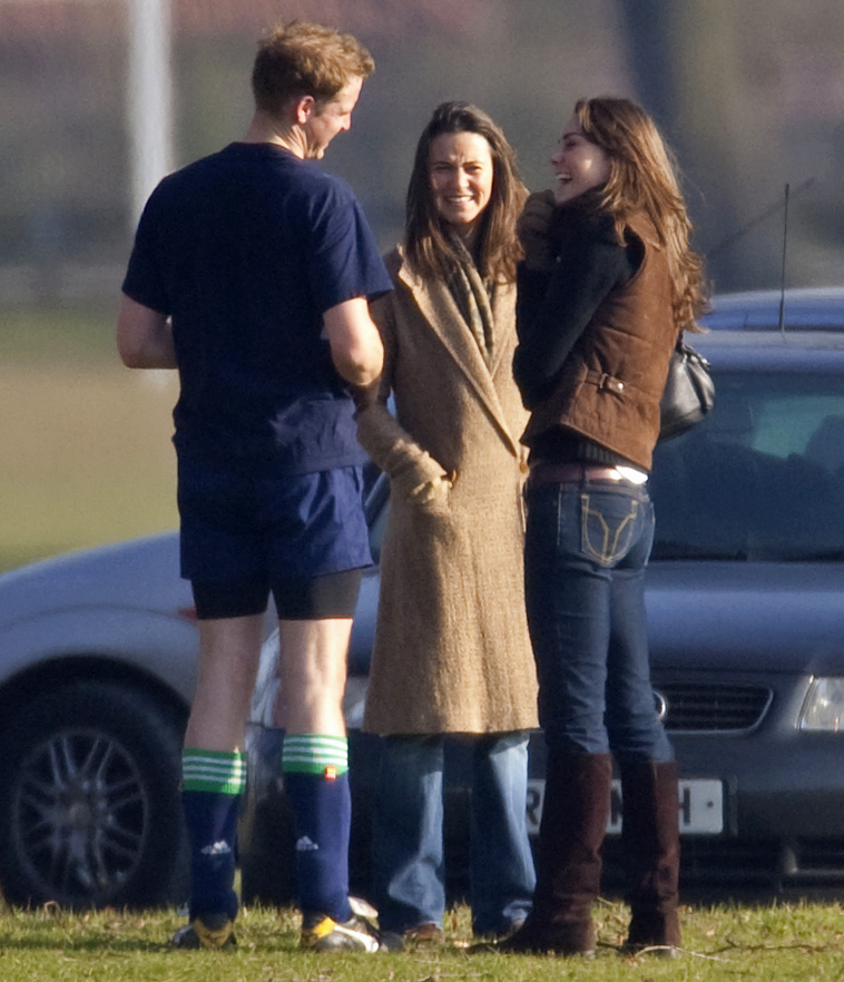 Prinz William, Pippa und Kate Middleton, gesehen am 18. März 2006 in Eton, England. | Quelle: Getty Images