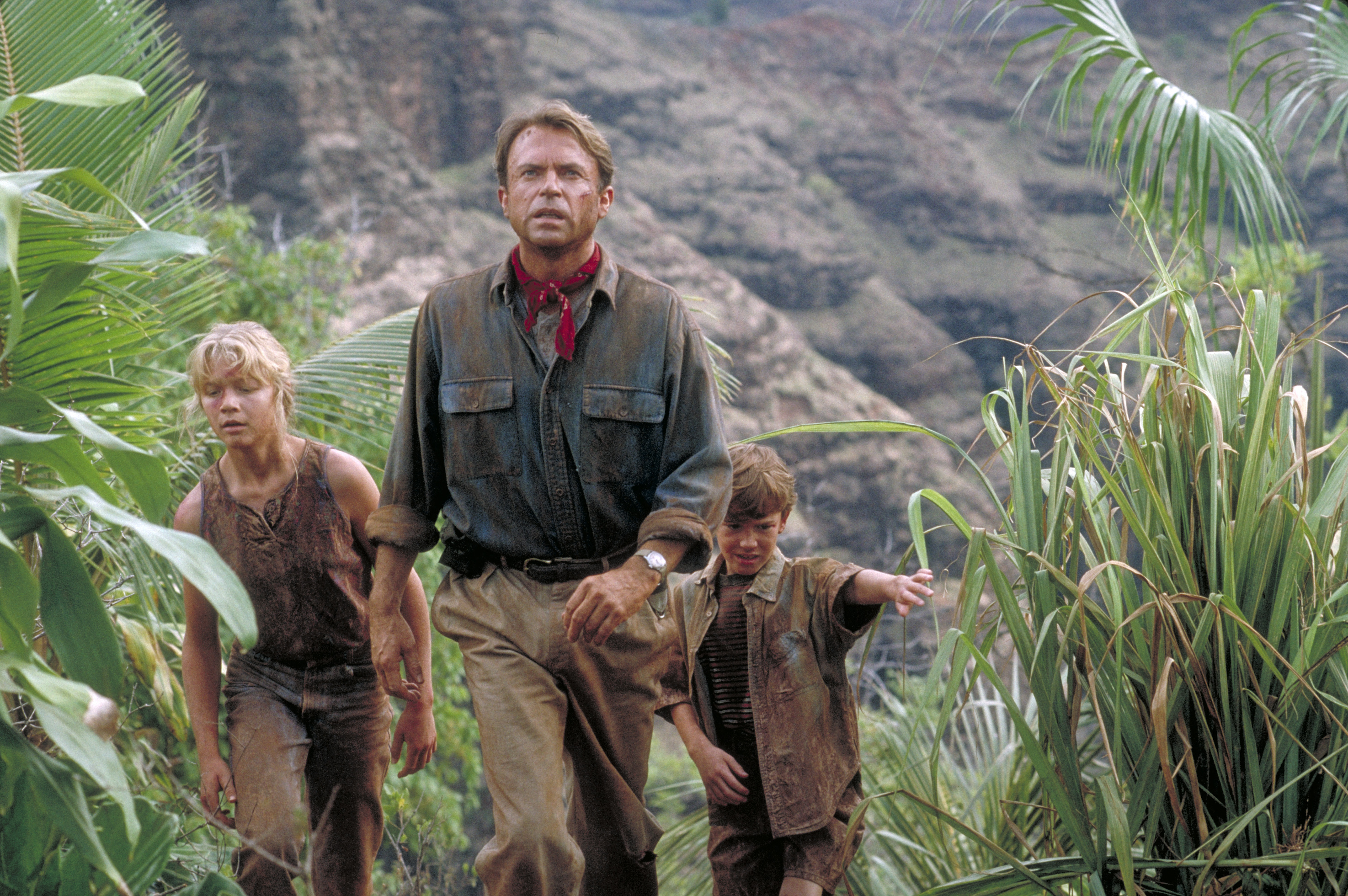 Ariana Richards, Sam Neill und Joseph Mazzello am Set von "Jurassic Park", 1993. | Quelle: Getty Images