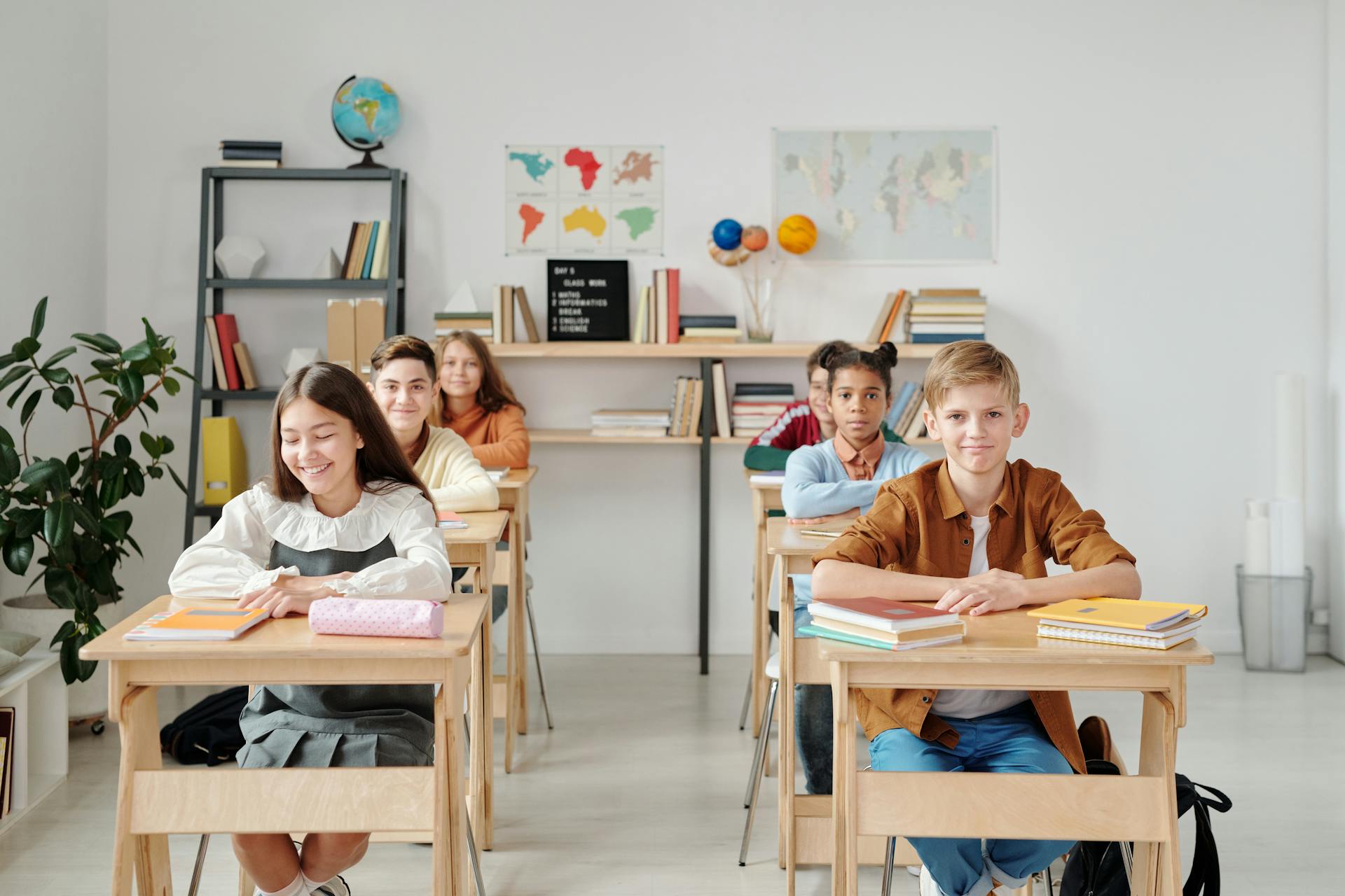 Kinder in einem Klassenzimmer | Quelle: Pexels