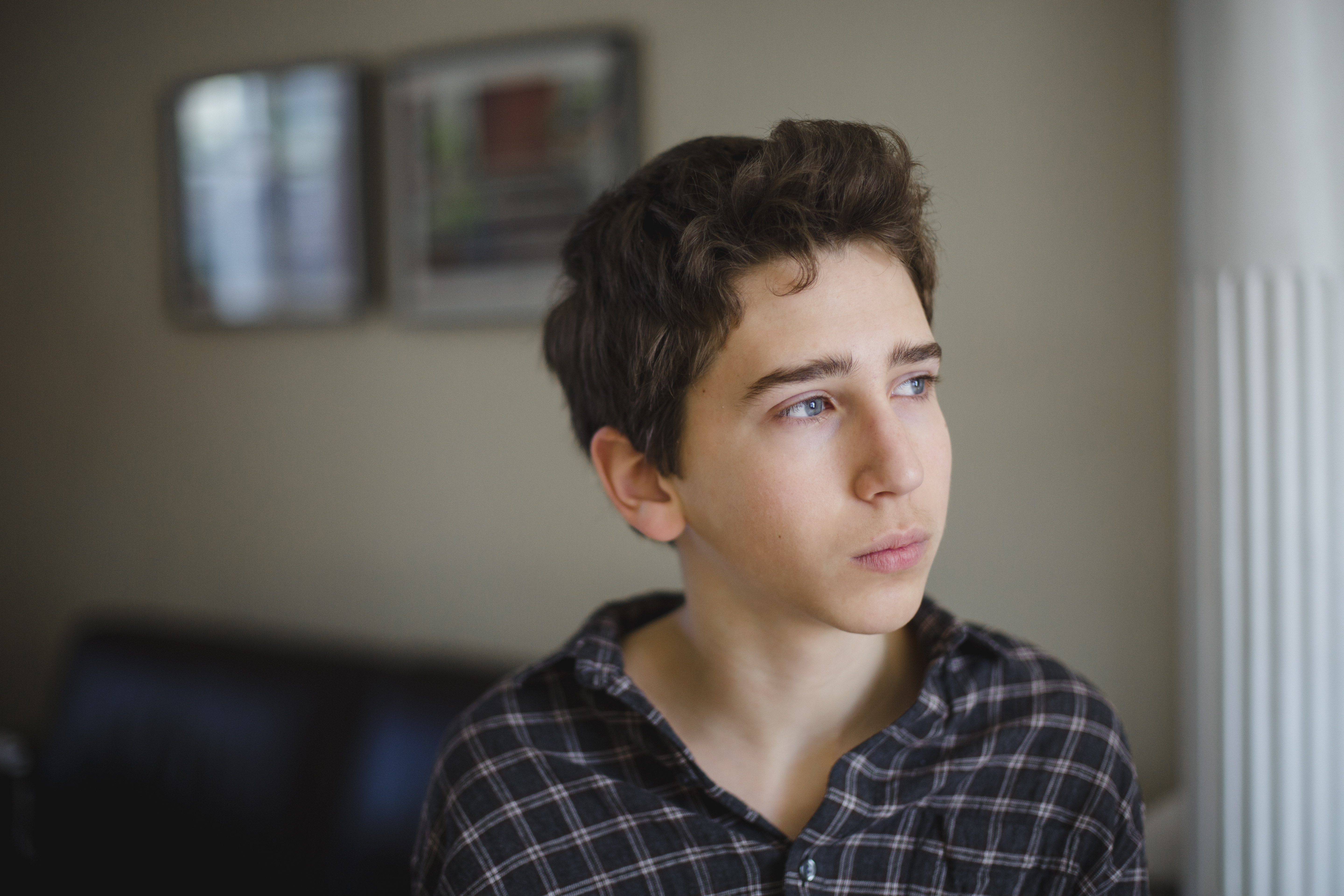 Ein Junge im Teenageralter zu Hause | Quelle: Getty Images