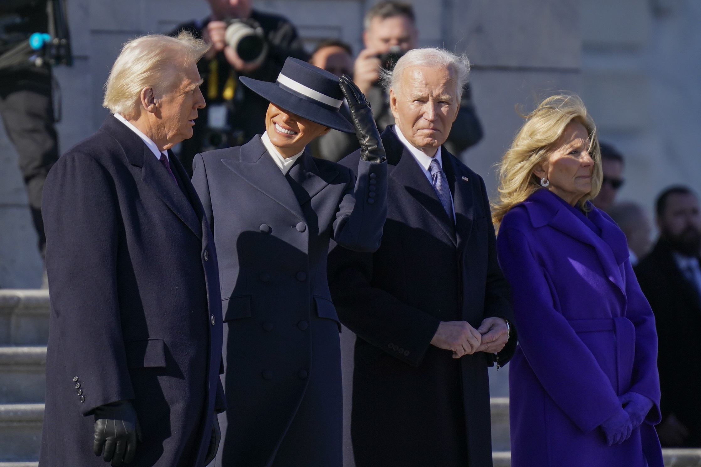 Donald Trump und Melania Trump verlassen das Kapitol mit Joe Biden und Jill Biden nach der 60. Amtseinführung am 20. Januar 2025 | Quelle: Getty Images: Getty Images