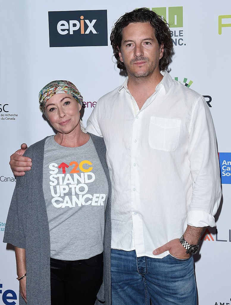 Shannen Doherty und Kurt Iswarienko während der Hollywood Unites for the 5th Biennial Stand Up To Cancer (SU2C) in der Walt Disney Concert Hall am 9. September 2016 in Los Angeles, Kalifornien. | Quelle: Getty Images