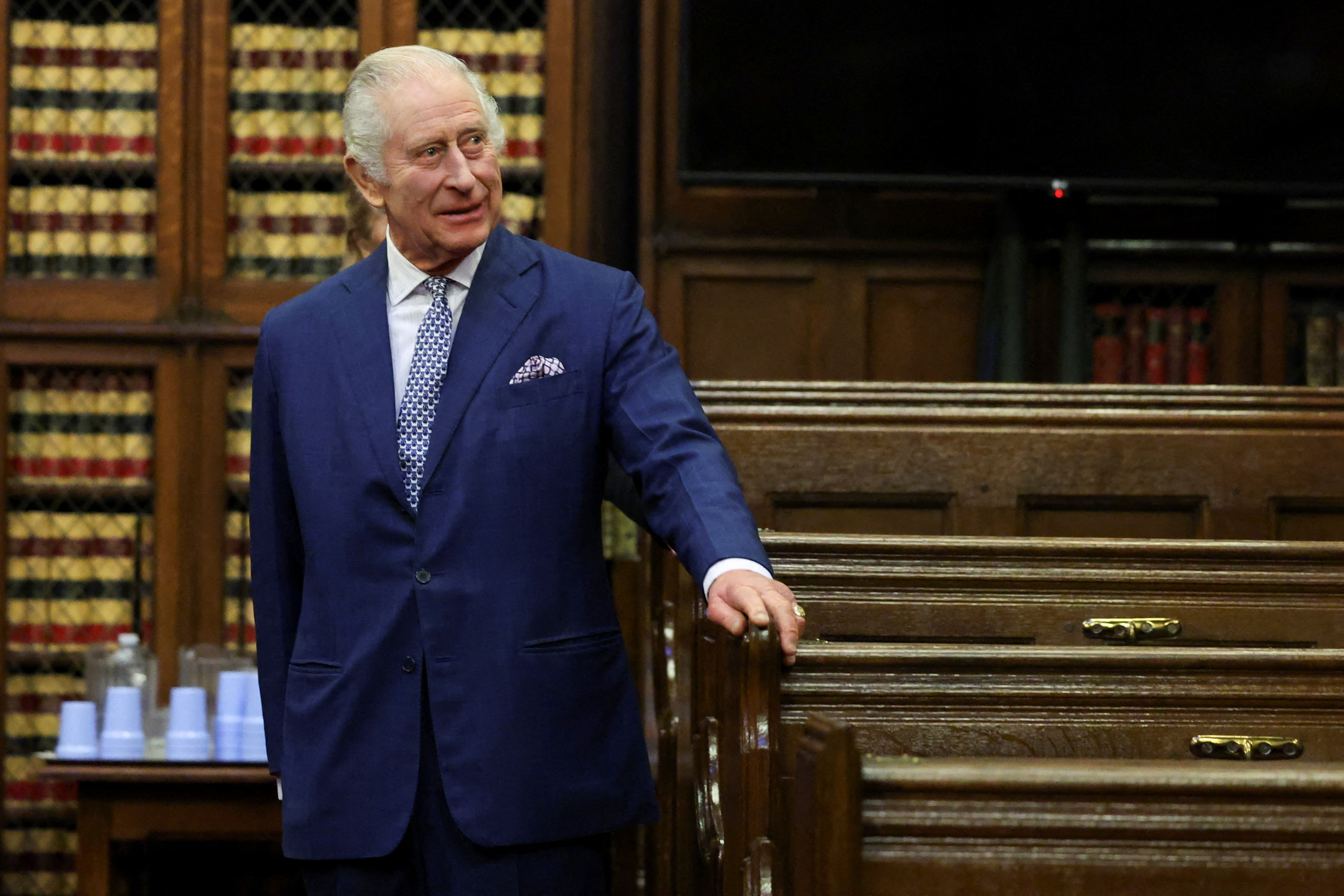 König Charles III. besucht die Royal Courts of Justice am 14. Dezember 2023 in London, England | Quelle: Getty Images