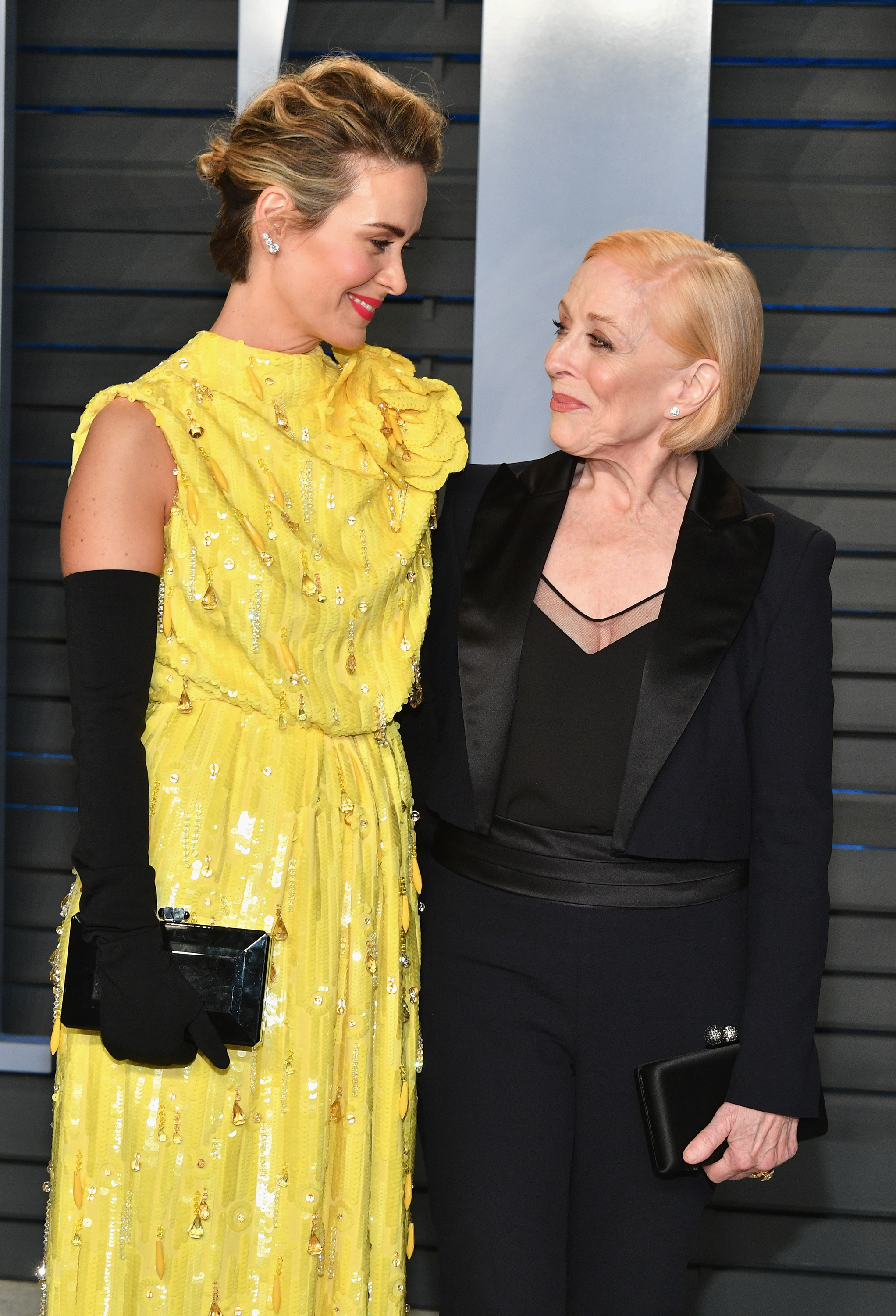 Sarah Paulson und Holland Taylor auf der Vanity Fair Oscar Party 2018 am 4. März in Beverly Hills, Kalifornien. | Quelle: Getty Images