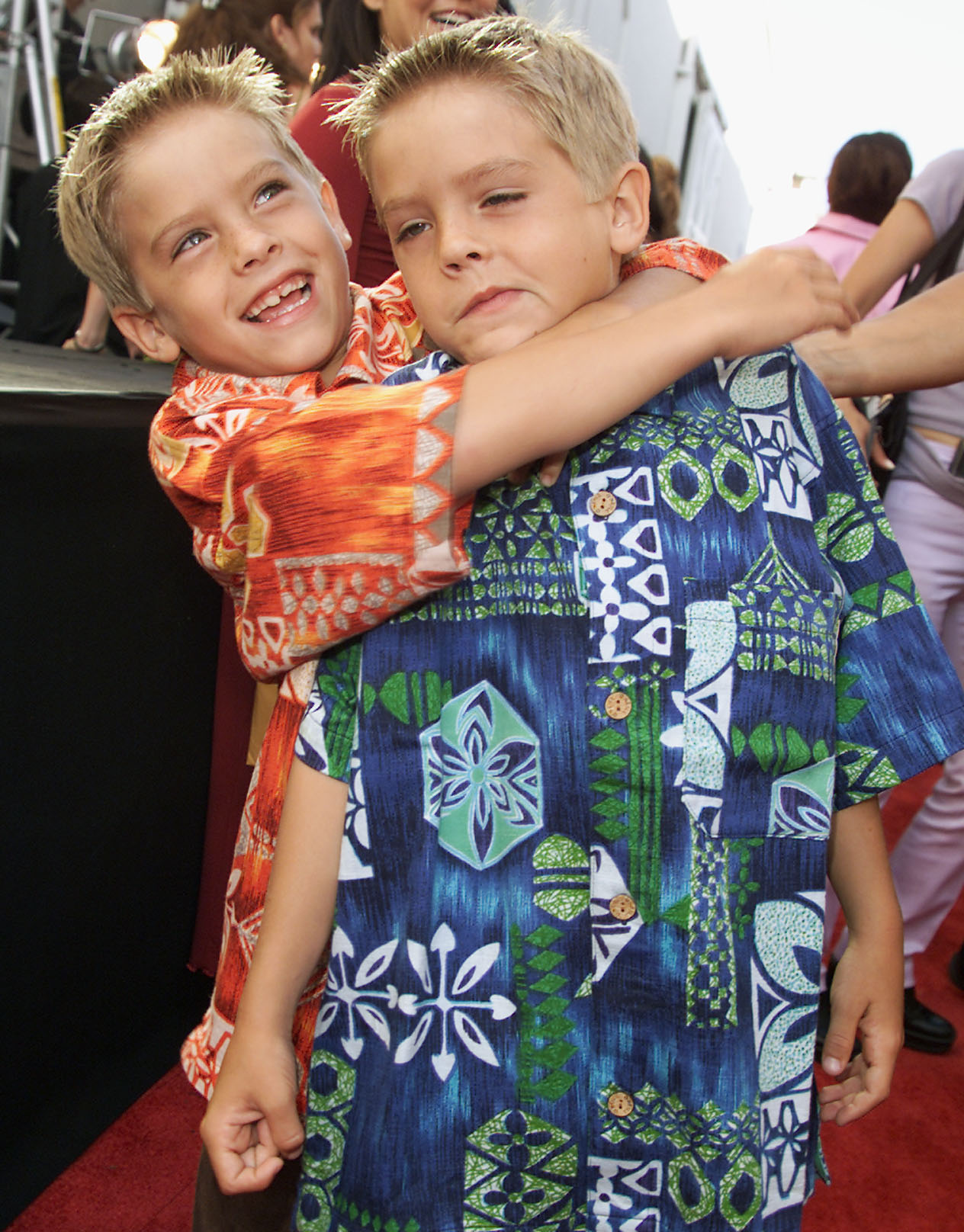 Dylan und Cole Sprouse bei den MTV Movie Awards 2000 in Culver City, Kalifornien, am 3. Juni. | Quelle: Getty Images