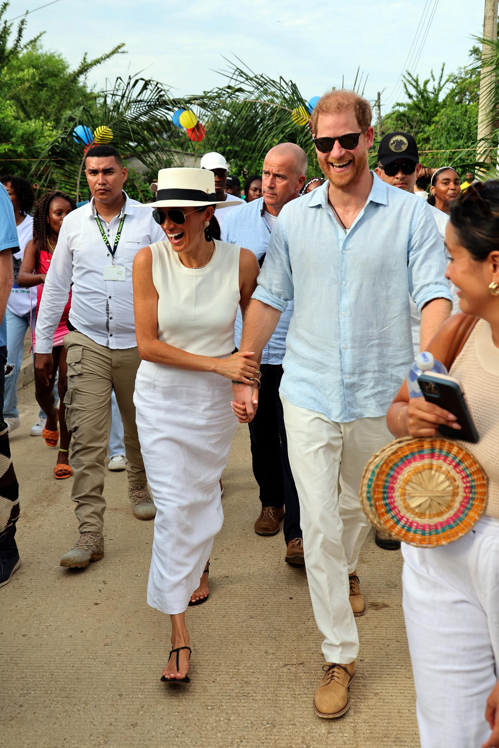 Meghan Markle und Prinz Harry während des Kolumbienbesuchs des Herzogs und der Herzogin von Sussex am 17. August 2024 in Cartagena, Kolumbien. | Quelle: Getty Images