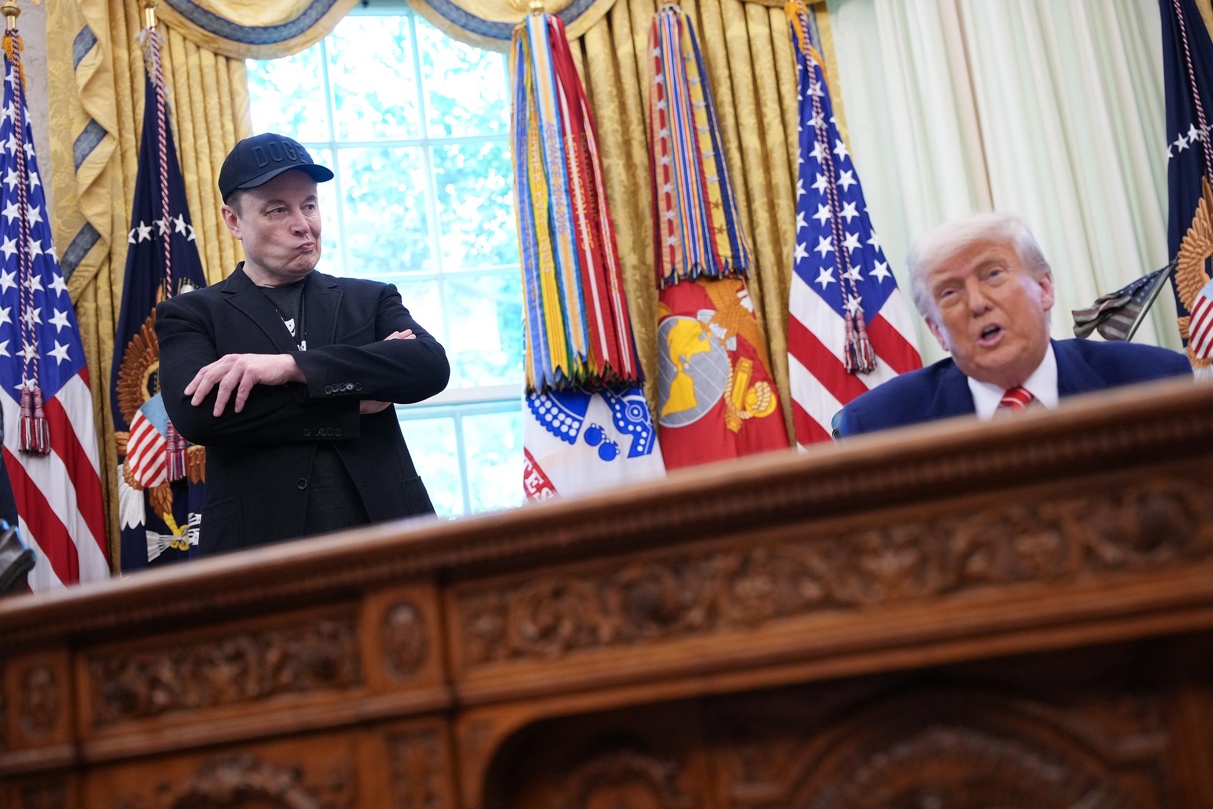 Auf die Frage von Reportern behauptete Trump, er habe den Bluterguss gar nicht bemerkt.