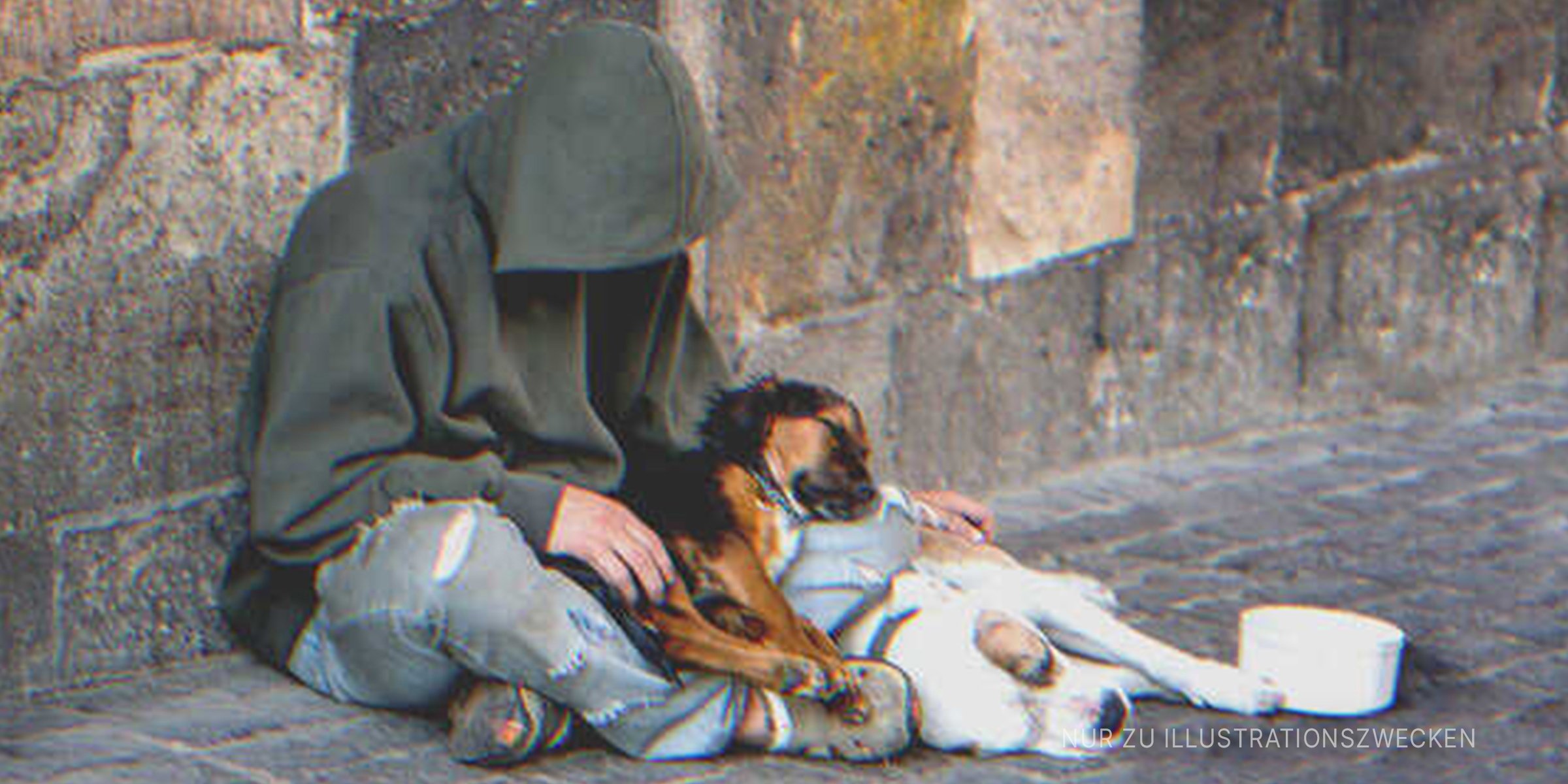 Hungriger Bettler, der mit Hunden sitzt | Quelle: Shutterstock