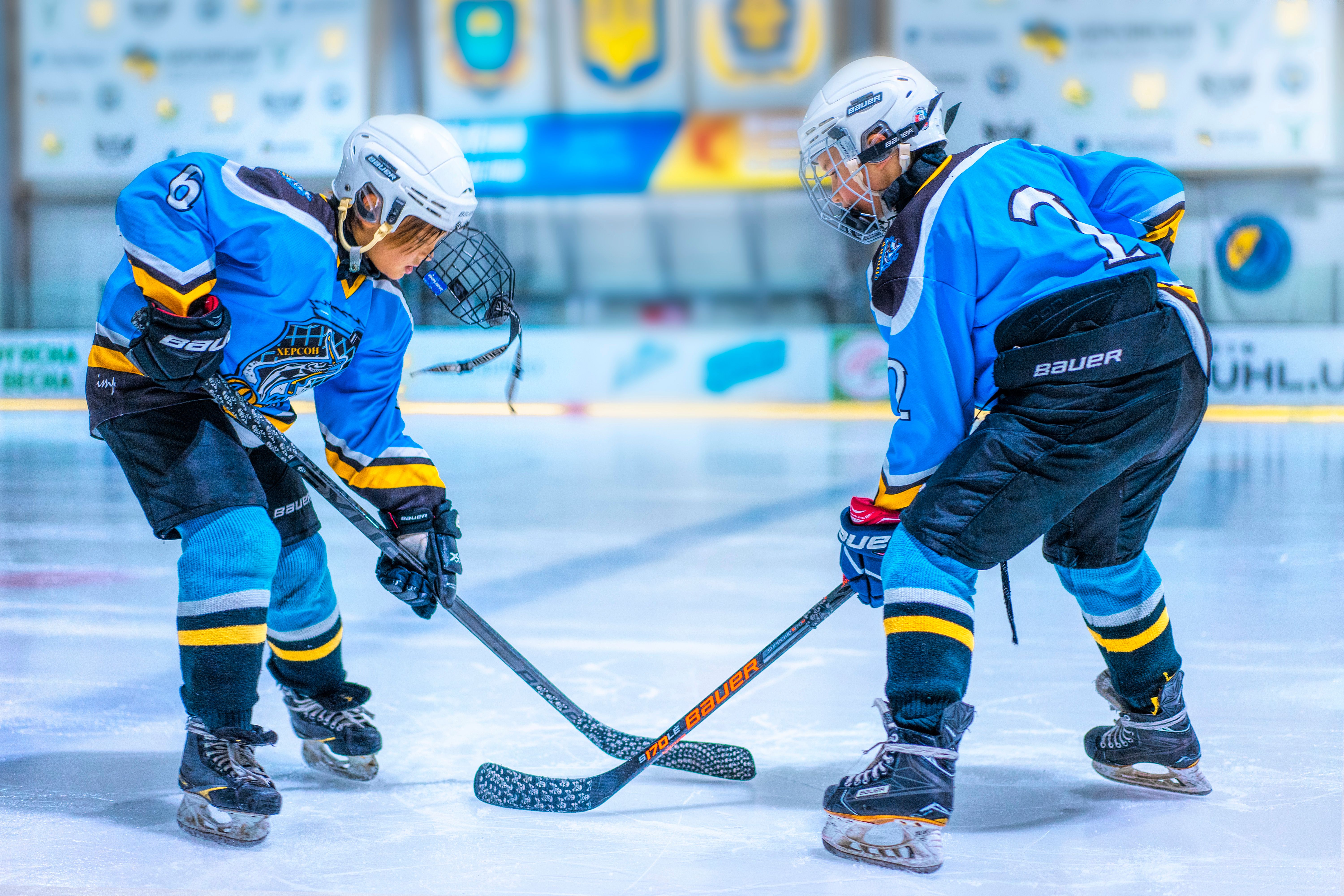 Junge Männer beim Eishockey | Quelle: Pexels