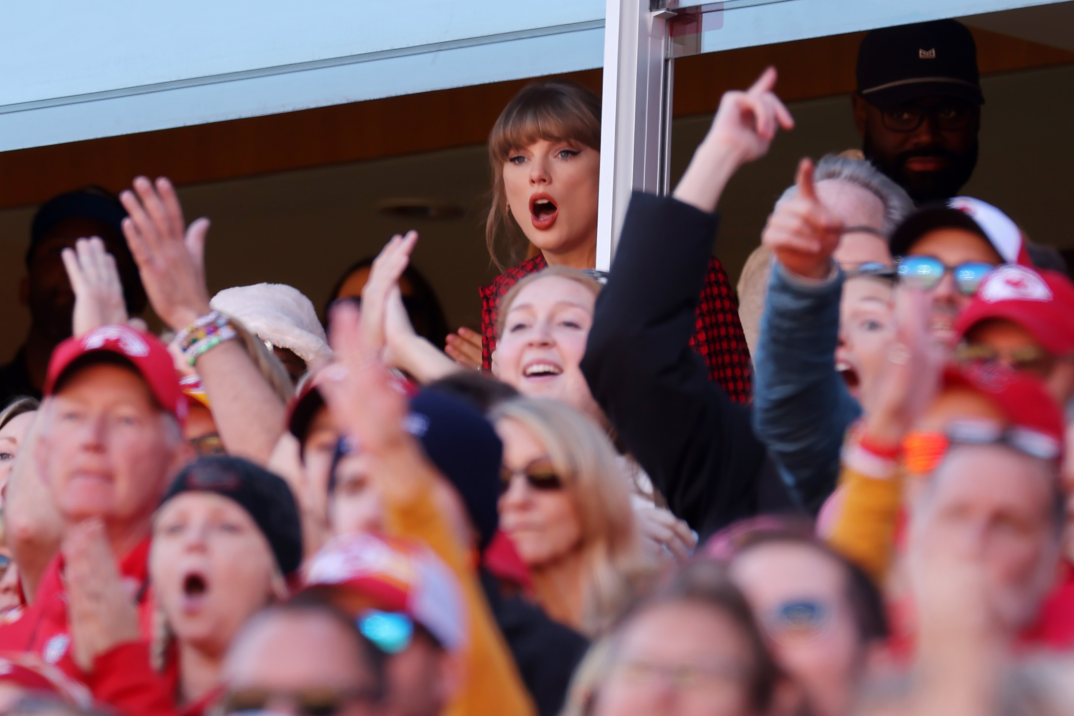 Taylor Swift reagiert auf das Fußballspiel. | Quelle: Getty Images