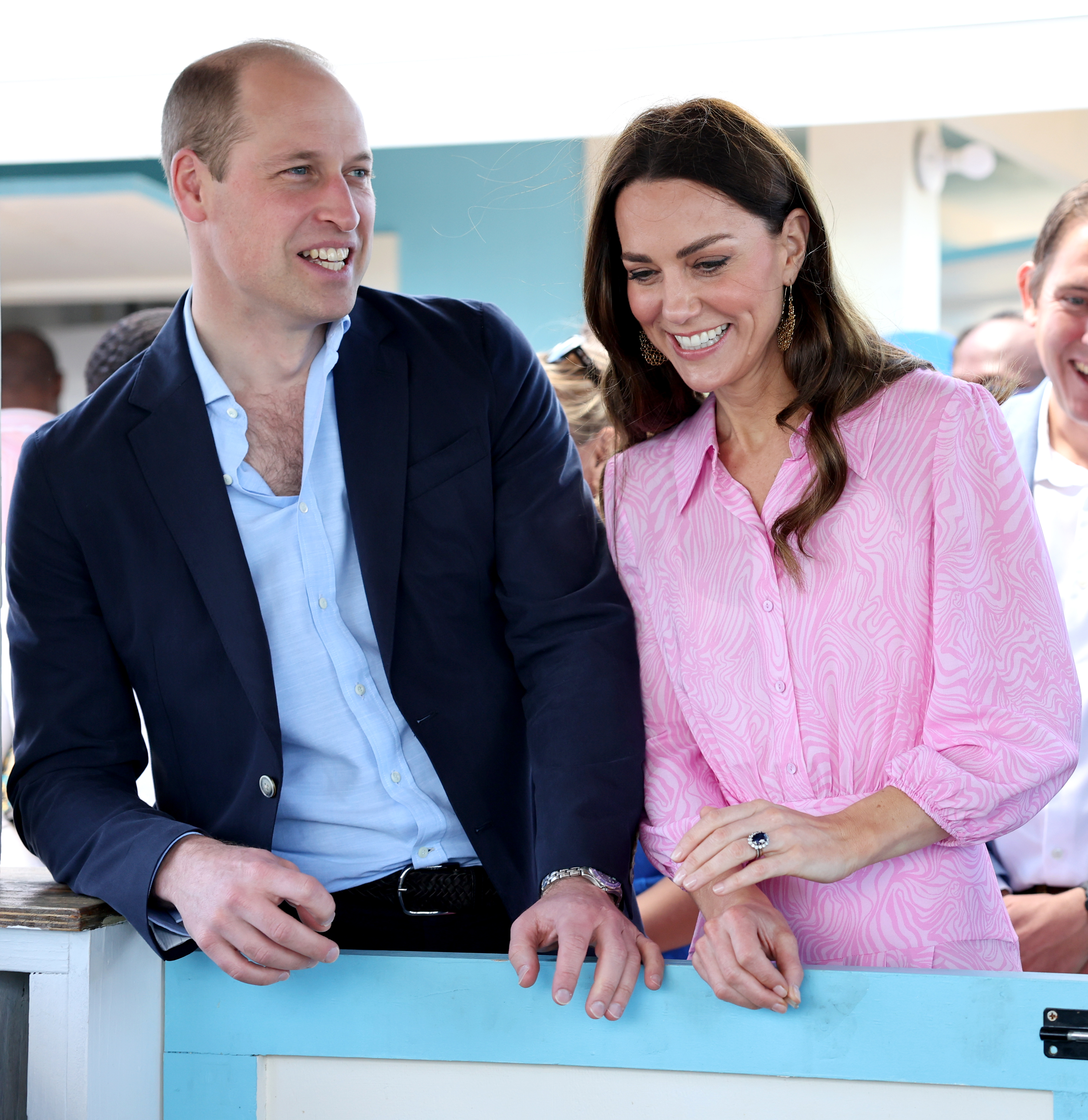Catherine, Prinzessin von Wales und Prinz William, Prinz von Wales, bei einem Besuch in Abaco in Great Abaco, Bahamas, am 26. März 2022. | Quelle: Getty Images