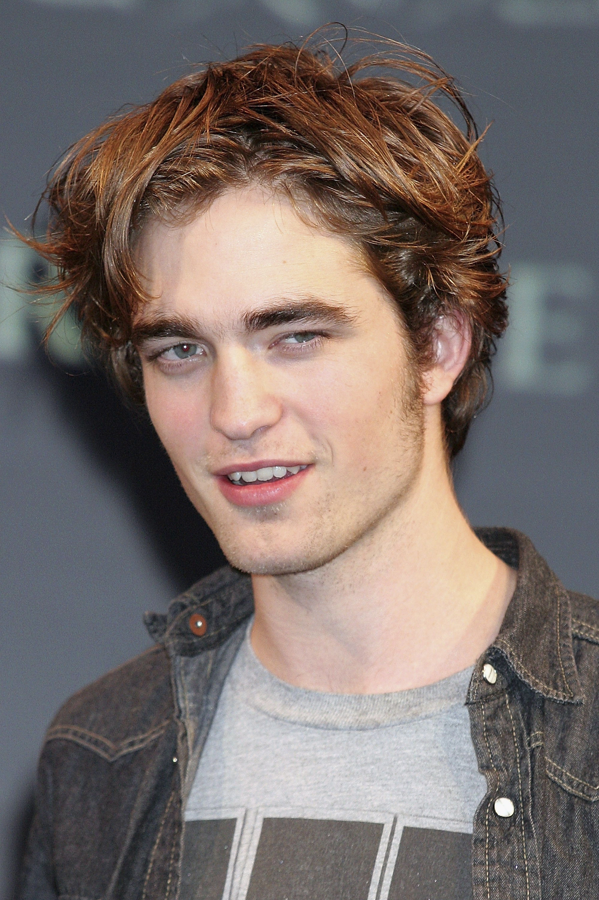 Robert Pattinson bei einer Pressekonferenz zur Werbung für "Harry Potter und der Feuerkelch" am 18. November 2005 in Tokio, Japan | Quelle: Getty Images