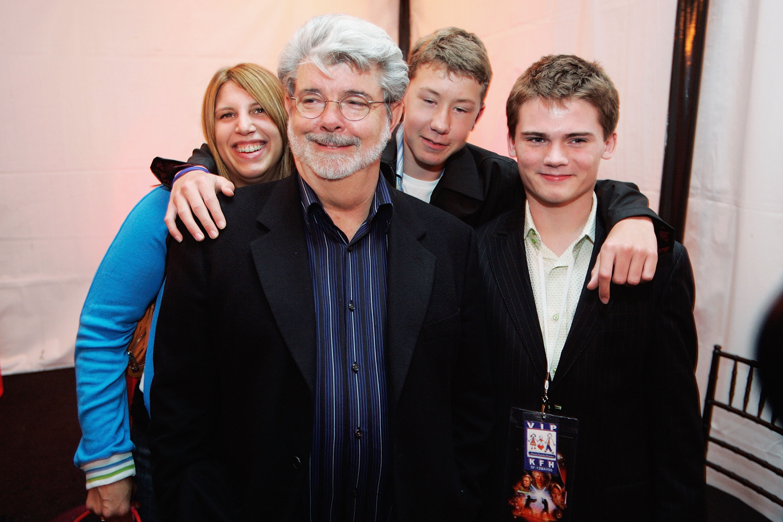 George Lucas, Regisseur von Star Wars, Amanda Lucas, Jett Lucas und Jake Lloyd am 12. Mai 2005 in San Francisco, Kalifornien. | Quelle: Getty Images