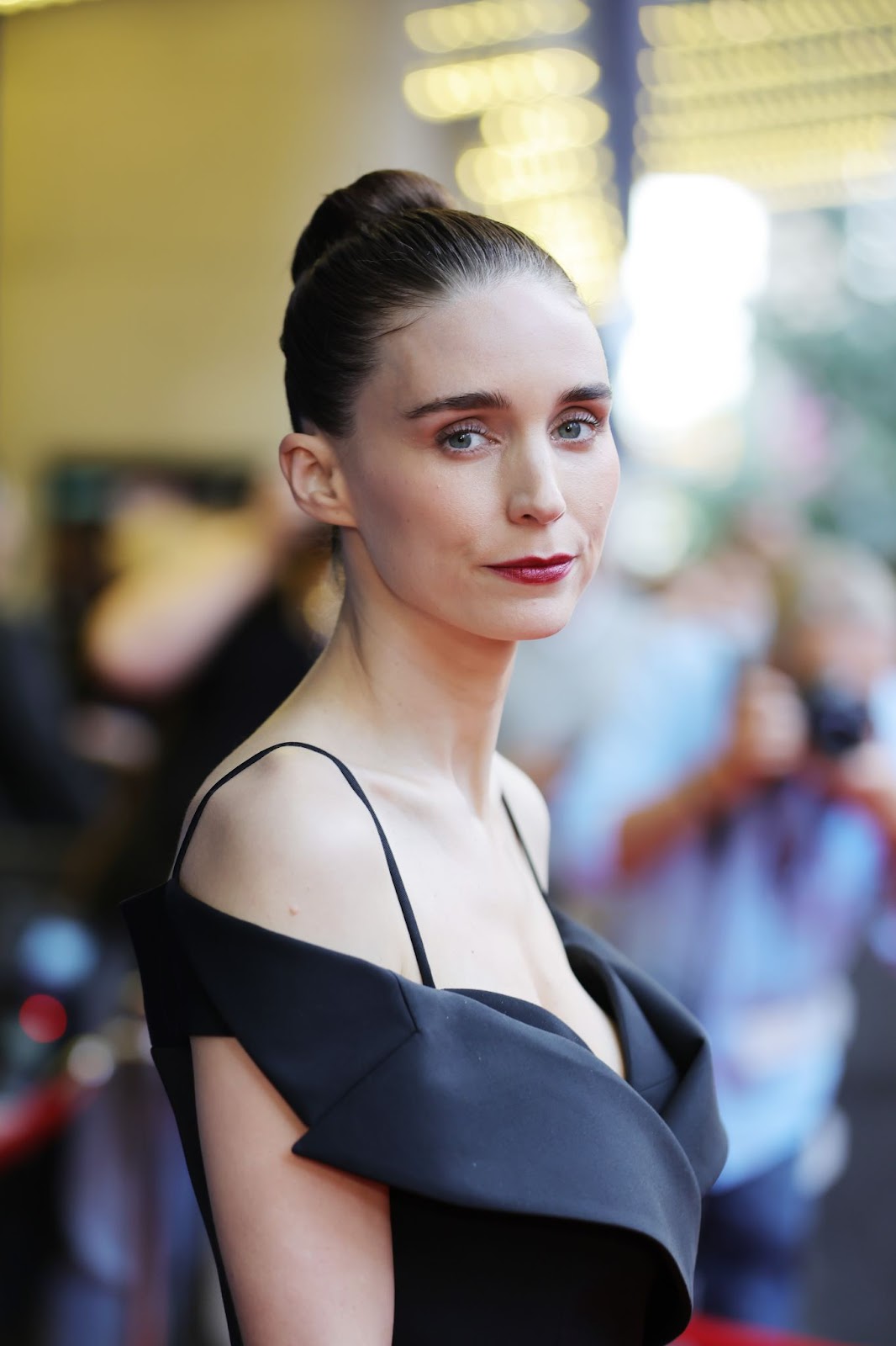 Rooney Mara besuchte die Premiere von "Women Talking" auf dem Toronto International Film Festival 2022 und unterstützte die kraftvolle Botschaft des Films und ihre Rolle in dem nachdenklich stimmenden Ensemble. | Quelle: Getty Images